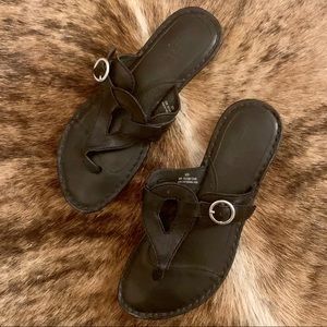BORN Sandals Black Leather Sz 8.5, Slight Wedge
